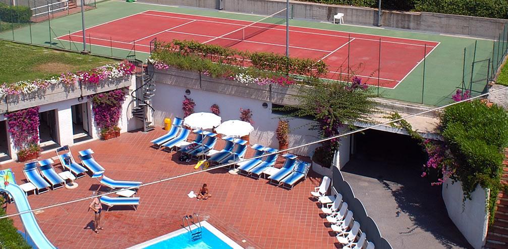 Hotel Riviera 3 Stelle Con Piscina Estiva Gratuita E Garage A Pagamento Spotorno Exteriör bild