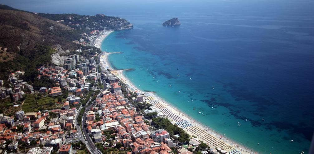Hotel Riviera 3 Stelle Con Piscina Estiva Gratuita E Garage A Pagamento Spotorno Exteriör bild