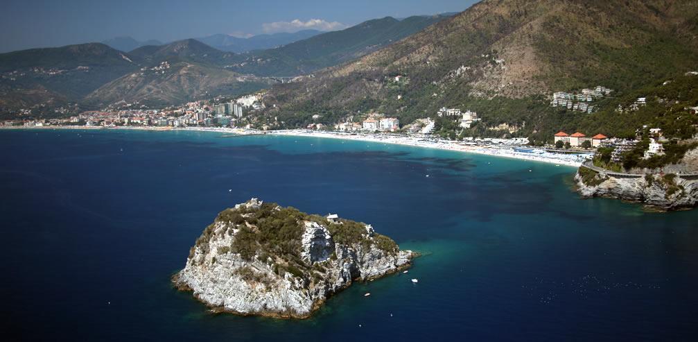 Hotel Riviera 3 Stelle Con Piscina Estiva Gratuita E Garage A Pagamento Spotorno Exteriör bild