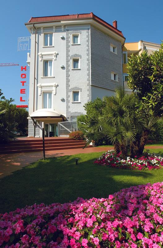 Hotel Riviera 3 Stelle Con Piscina Estiva Gratuita E Garage A Pagamento Spotorno Exteriör bild