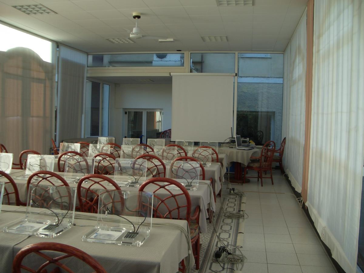Hotel Riviera 3 Stelle Con Piscina Estiva Gratuita E Garage A Pagamento Spotorno Exteriör bild