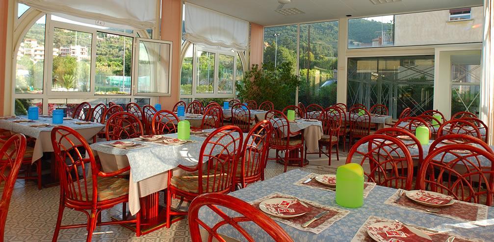 Hotel Riviera 3 Stelle Con Piscina Estiva Gratuita E Garage A Pagamento Spotorno Exteriör bild