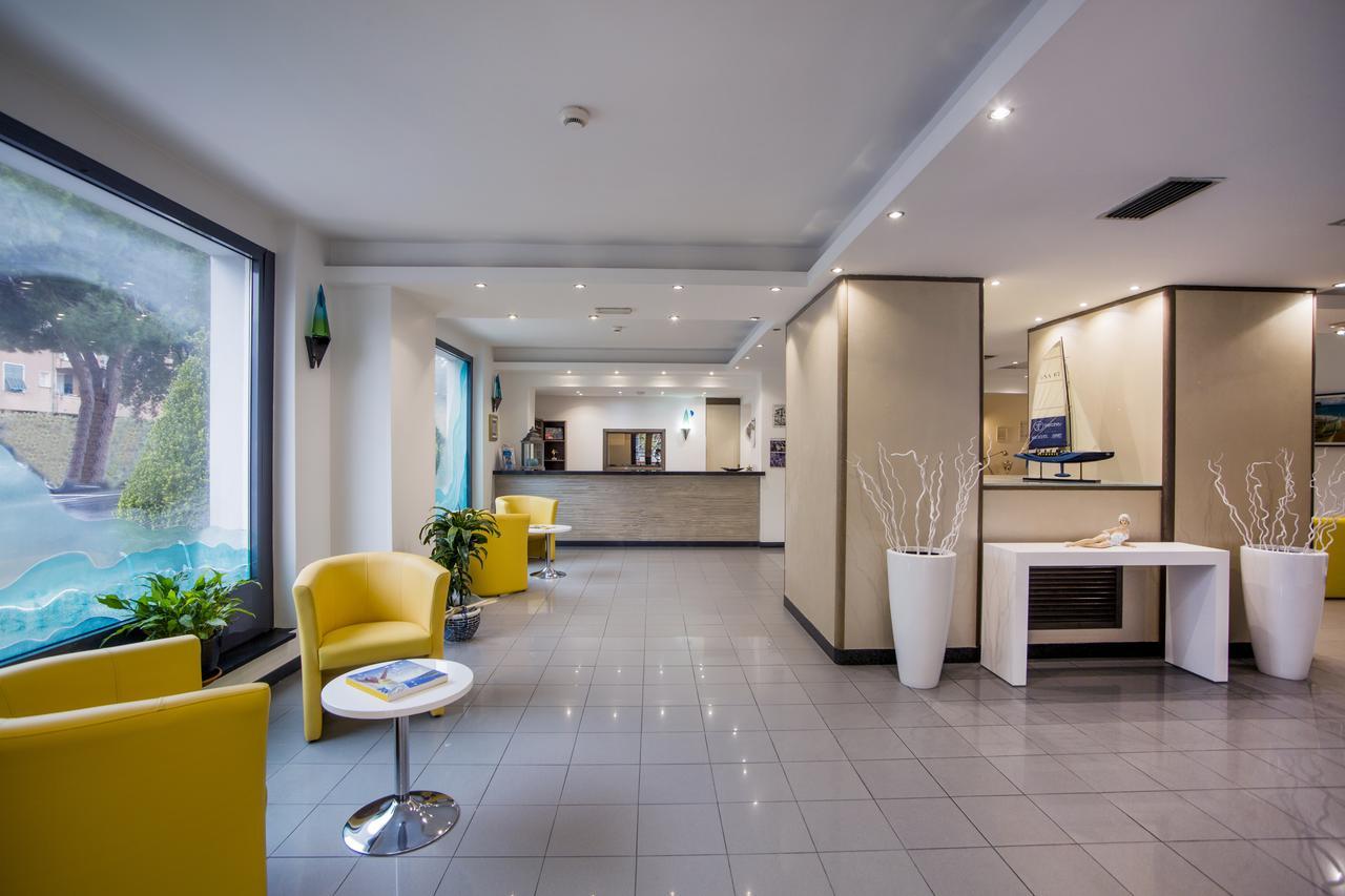 Hotel Riviera 3 Stelle Con Piscina Estiva Gratuita E Garage A Pagamento Spotorno Exteriör bild